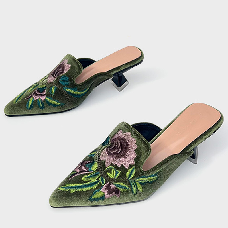 Embroidery Designer - Borduurwerk Velours Damesschoenen Damespantoffels Design Muiltjes