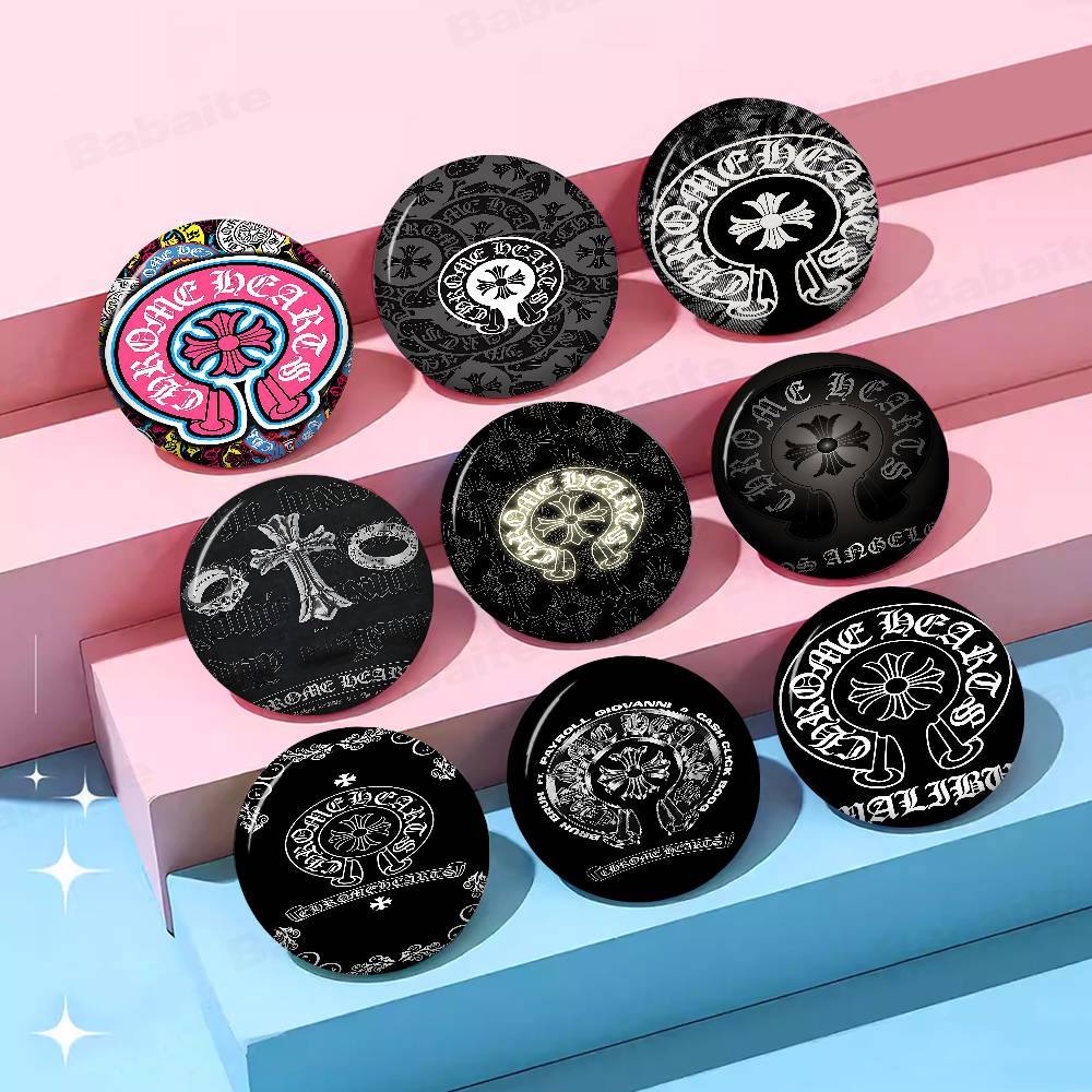 Embroidery H&M - Klassiek C-ChromeS-logo H-Heart Soft Button Pin