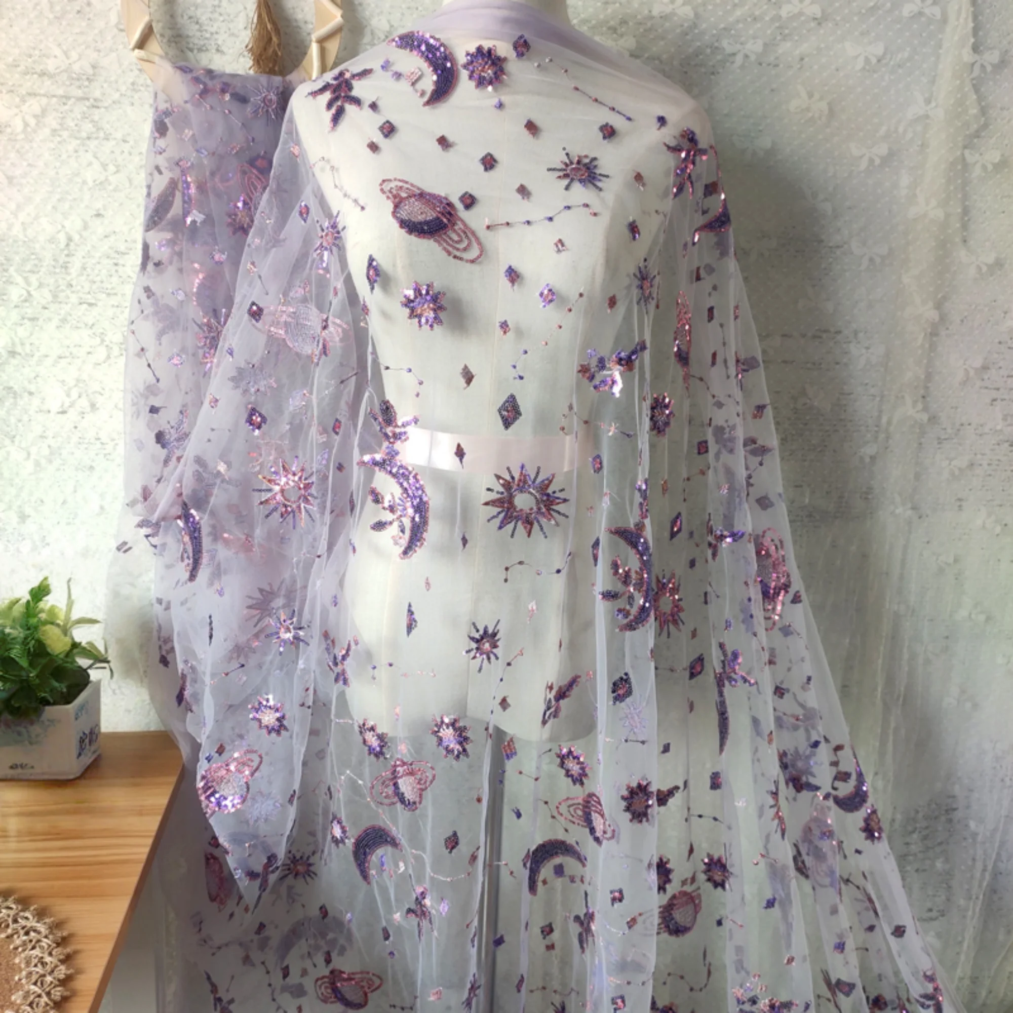 Embroidery Net Fabric - 0,5 meter paarse breedte 55,11 inch