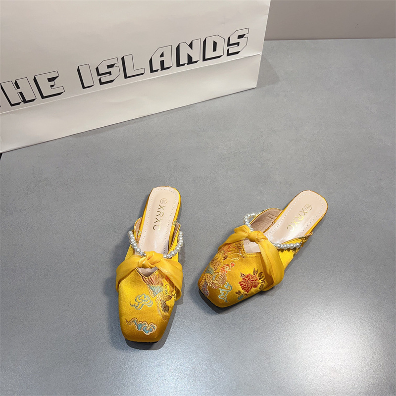 Embroidery Designer - Mode Damesschoenen Luxe borduurmodel pantoffels voor