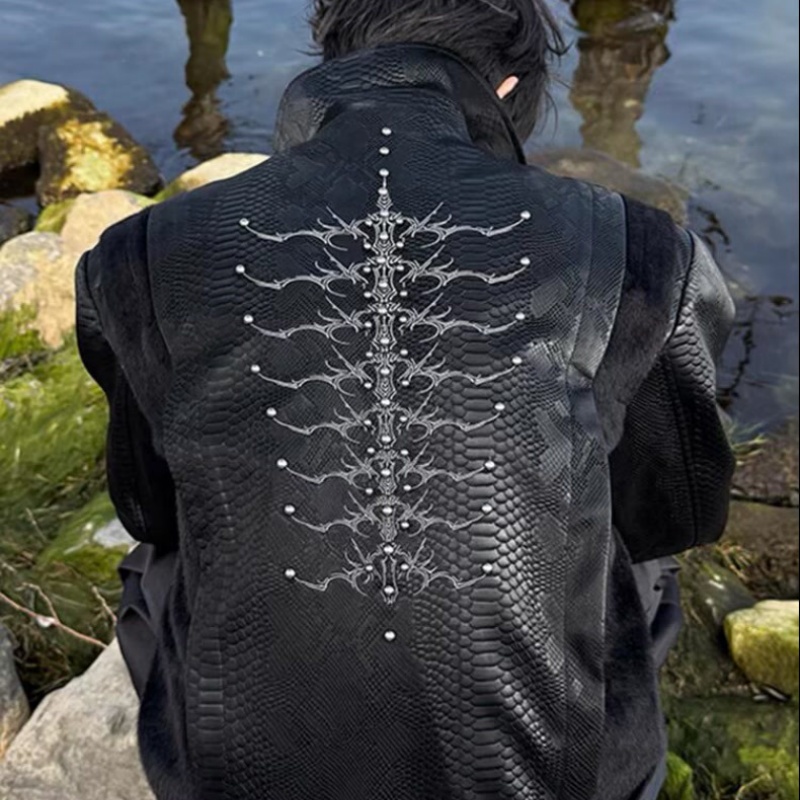 Heren jas met zwarte slangmoti - Embroidery Jacket recensie en prijs
