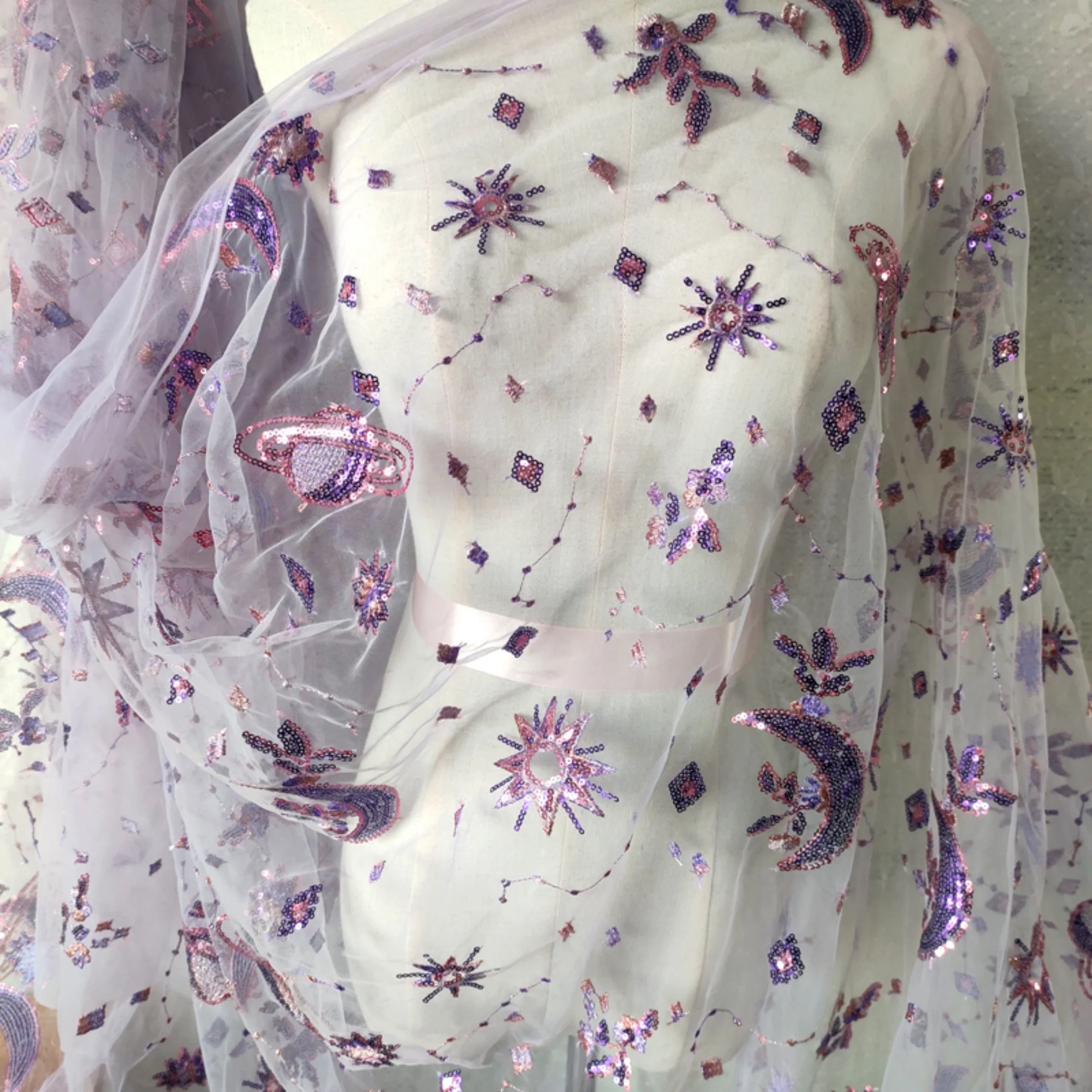 0,5 meter paarse breedte 55,11 - Embroidery Net Fabric recensie en prijs
